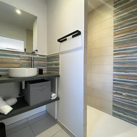 אכסניה Modernes Avec Terrasse Et Ruisseau Au Pied Des Volcans D Auvergne אורסין