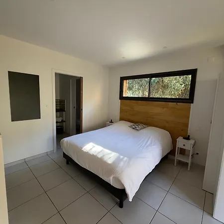 Modernes Avec Terrasse Et Ruisseau Au Pied Des Volcans D Auvergne *