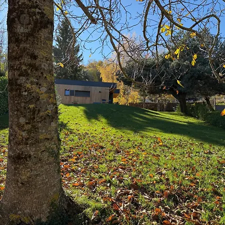 Modernes Avec Terrasse Et Ruisseau Au Pied Des Volcans D Auvergne אכסניה *