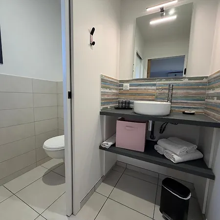 Modernes Avec Terrasse Et Ruisseau Au Pied Des Volcans D Auvergne אורסין